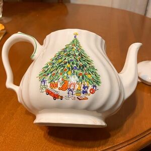 Sadler Christmas Tree Teapot